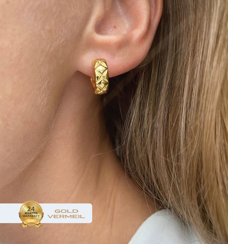 18K SANTE de ENCHAIN ATELIER Gold Small Huggies Earrings - Saint Luca Jewelry